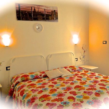 Top Suit Centro - Guest House Brugherio Rum bild
